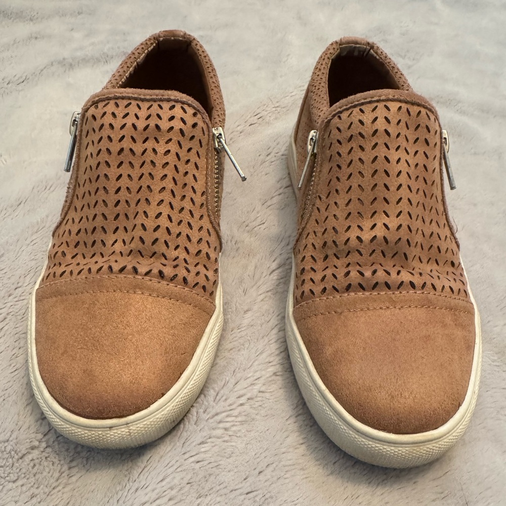 Report‎ Alexa Tan Perforated Slip-On Sneakers Size 7.5